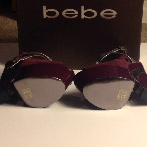 Bebe Plum Metallic trim Wedges: Size 7 - Picture 4 of 7